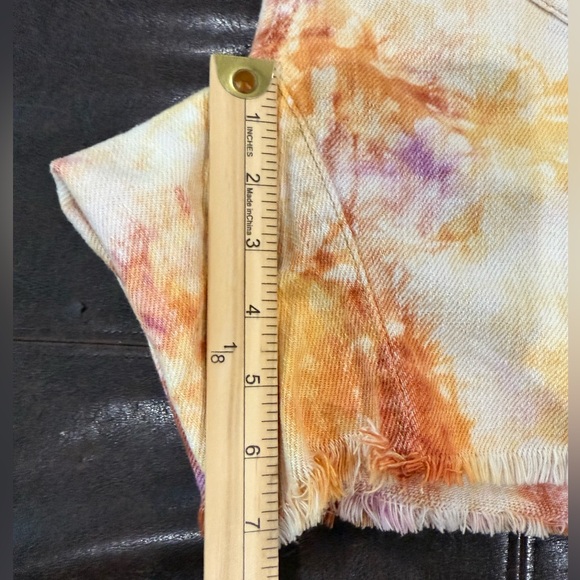 We The Free She's A Legend Orange Apricot Tie-Dye
Bermuda Shorts Size 12 - Picture 16 of 16